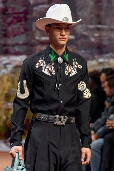 Look 200